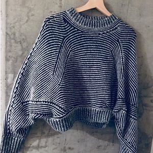 Striped cropped sweater with oversized sleeves